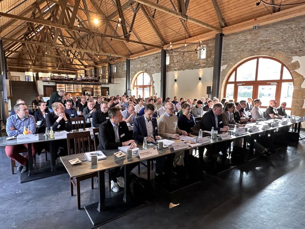 Weiterbildung und Austauschformate wie das R. Stahl Expertenforum bieten neben Vorträgen zu aktuellen Themen auch genügend Zeit für Diskussionen und den Austausch von Erfahrungen.