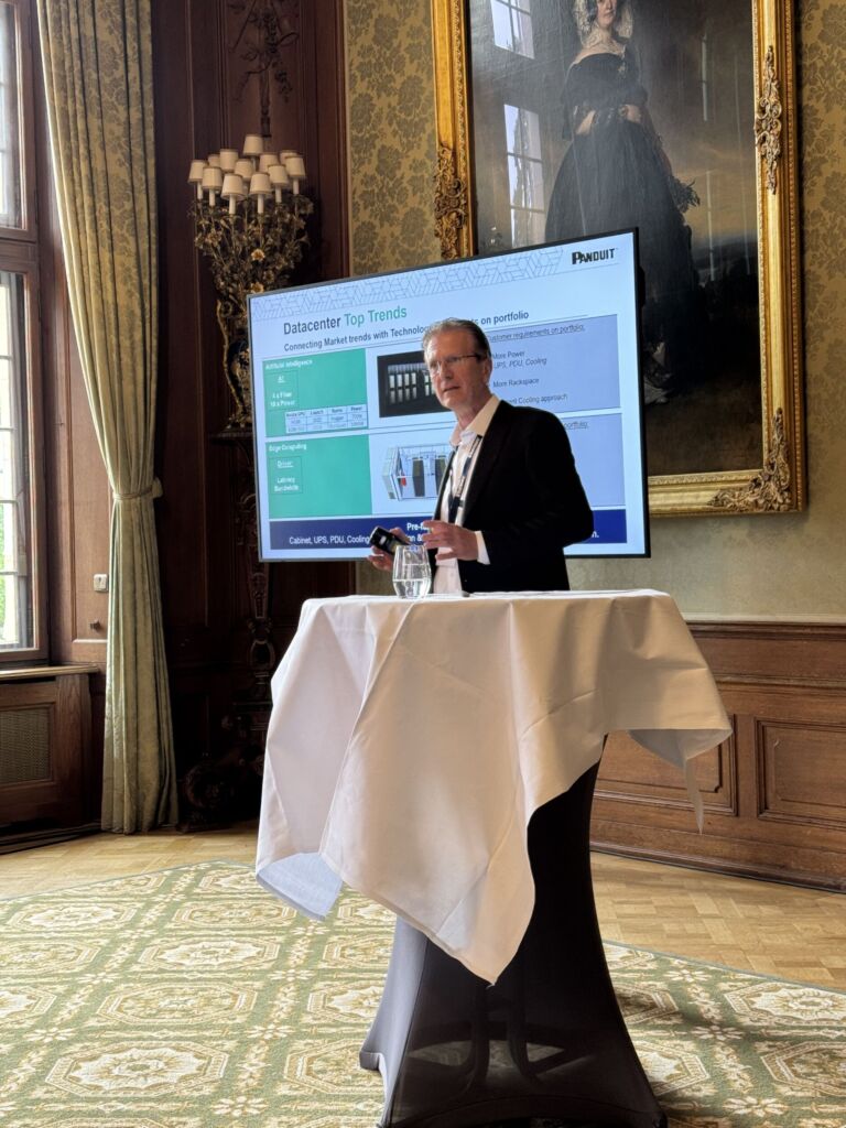 Hans Obermillacher sprach über moderne Infrastrukturlösungen für Data Center.