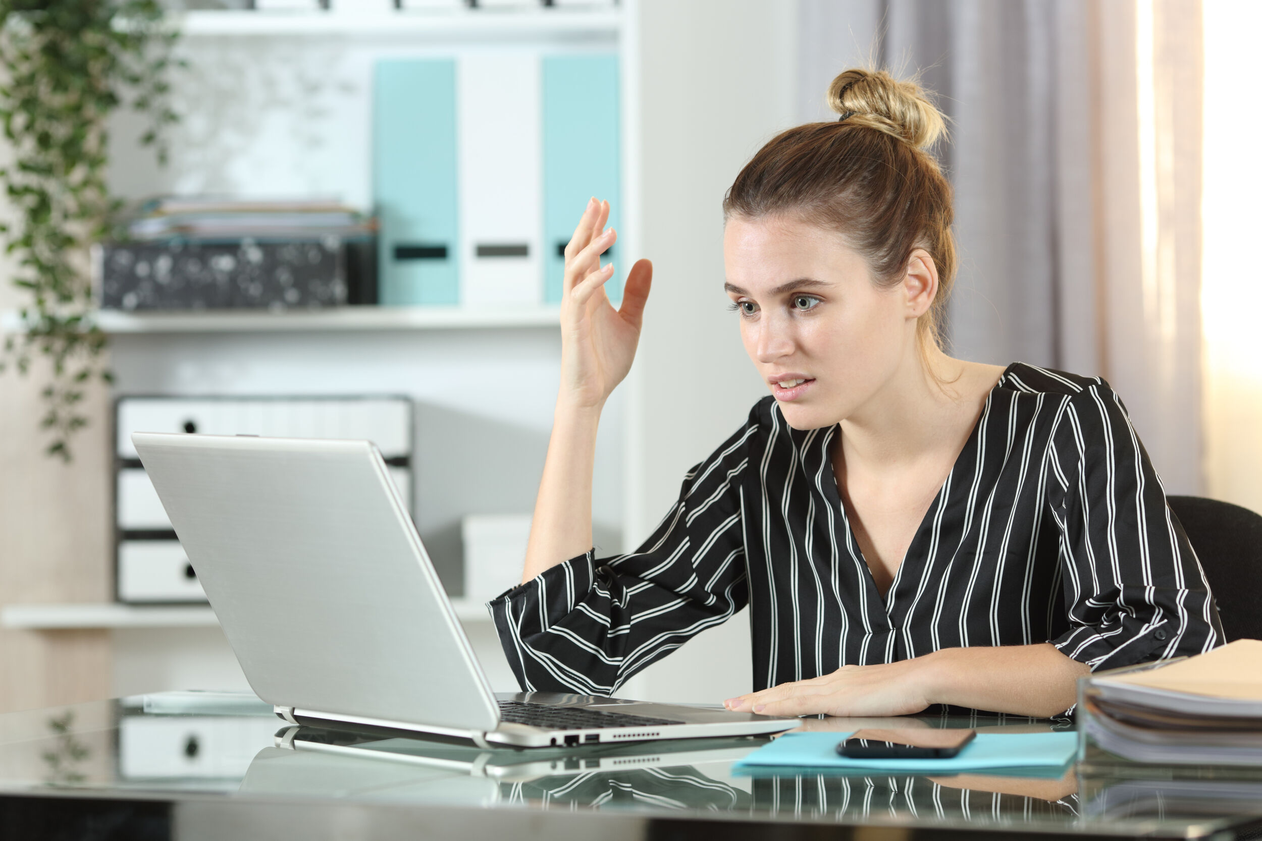 Frustrated entrepreneur with laptop complaining in the office