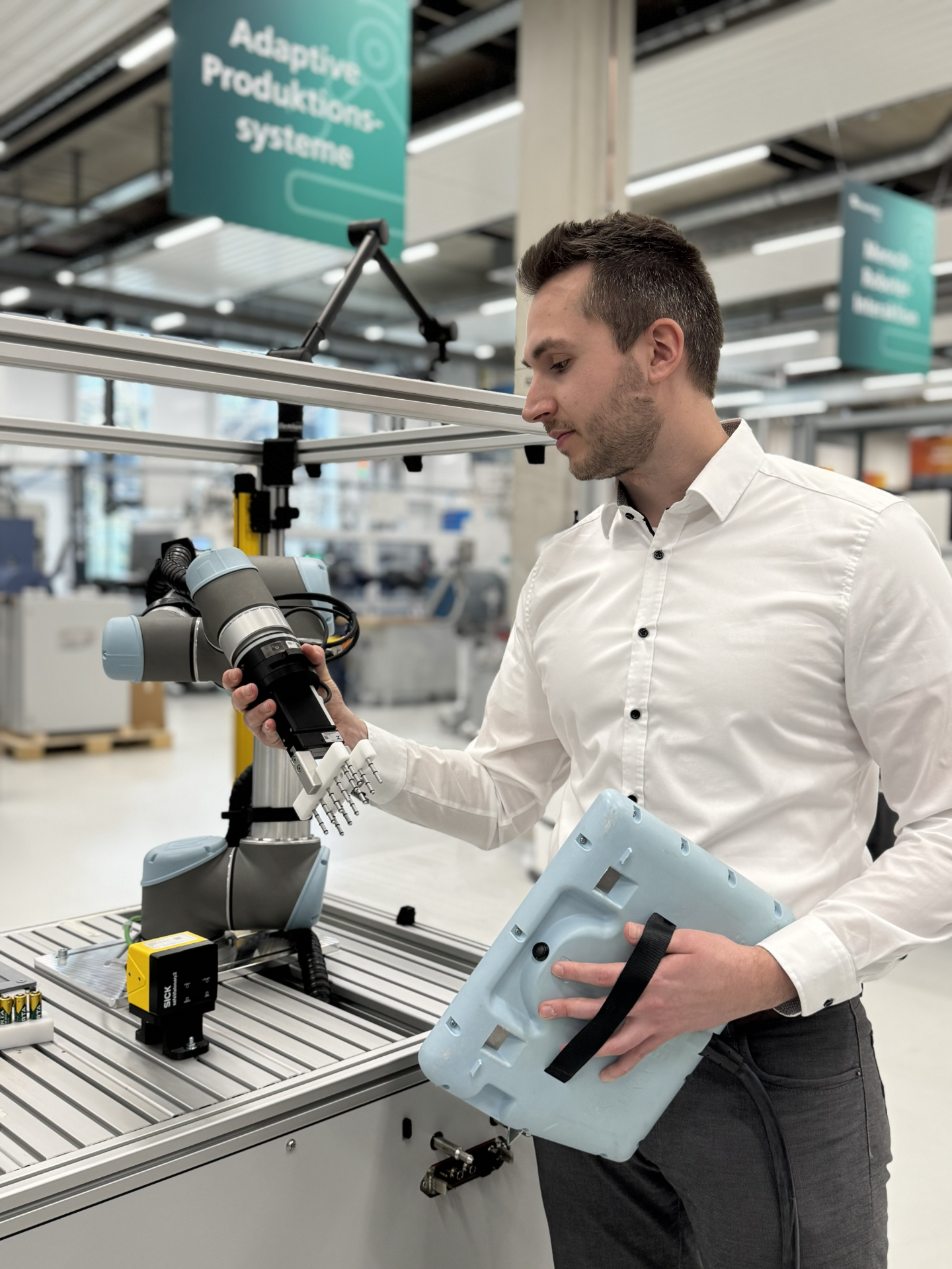 Jannik Möhrle ist Experte für Intelligente Prozessführung und Robotik am Fraunhofer IGCV und leitet das Projekt AutASa