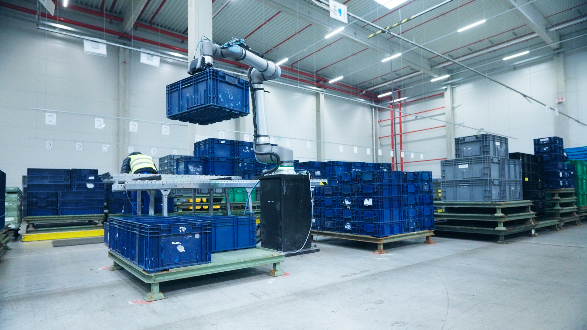 Leadec 1 KI gestuetzte Intralogistik dhf 04 2026