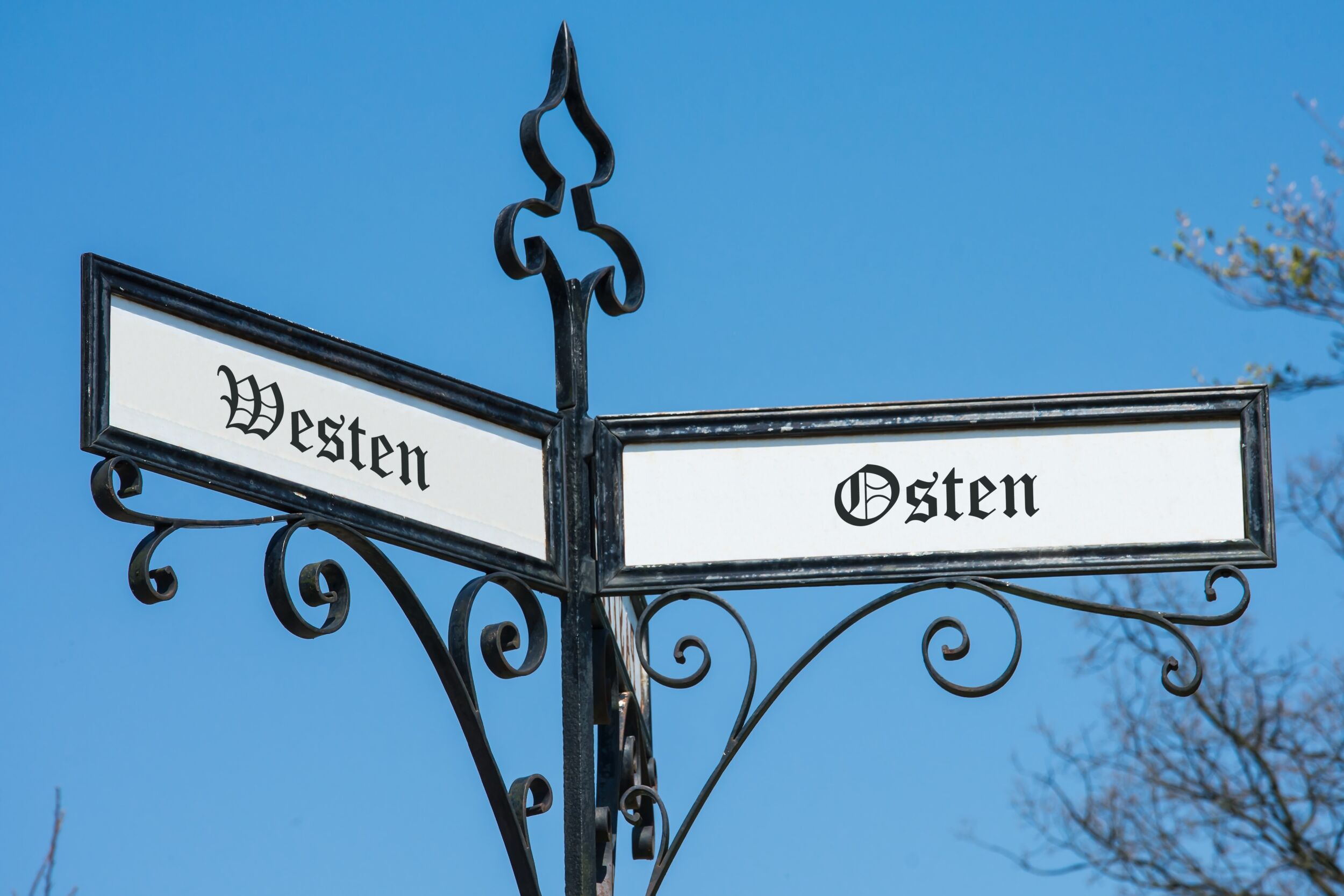 Schild 108 Osten