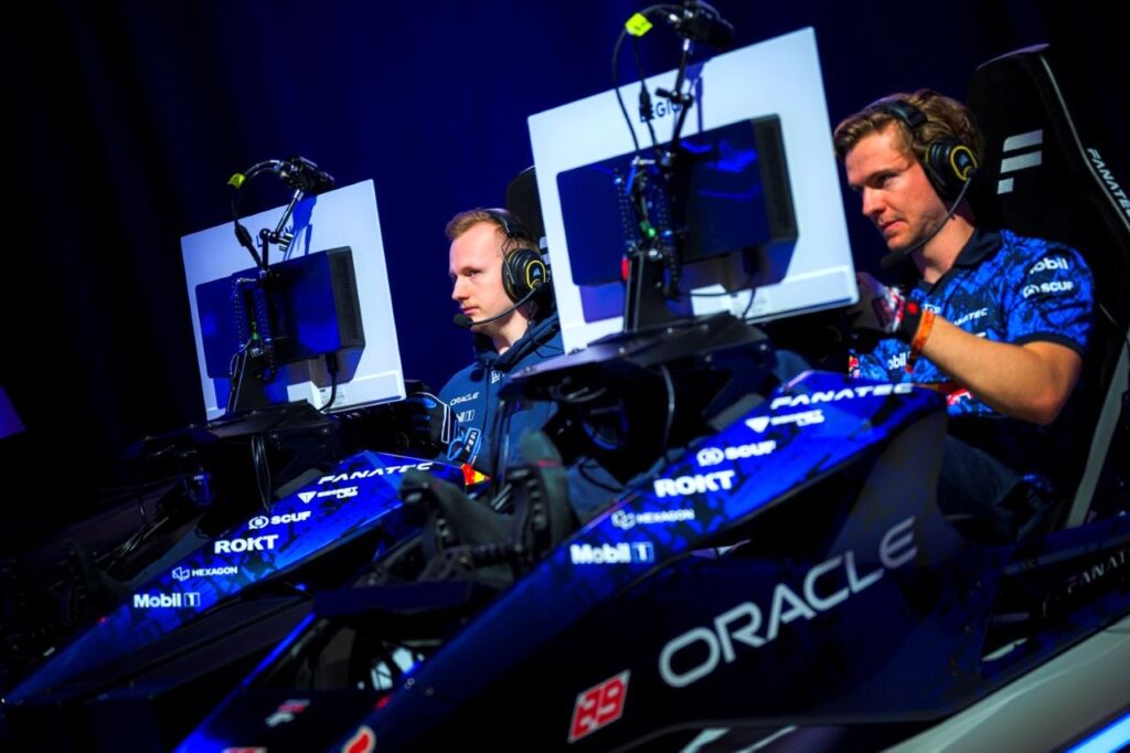 Simracing ist ein virtueller Motorsport, bei dem Fahrer in realitätsnahen Rennsimulationen gegeneinander antreten.