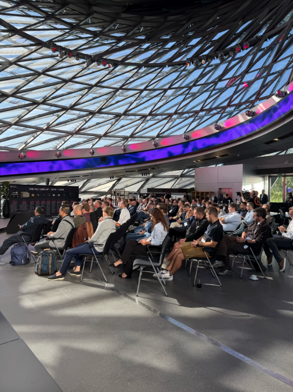 Software Defined Factory 2026: SDA stellt den State Layer for Physical AI in der BMW Welt in München vor.