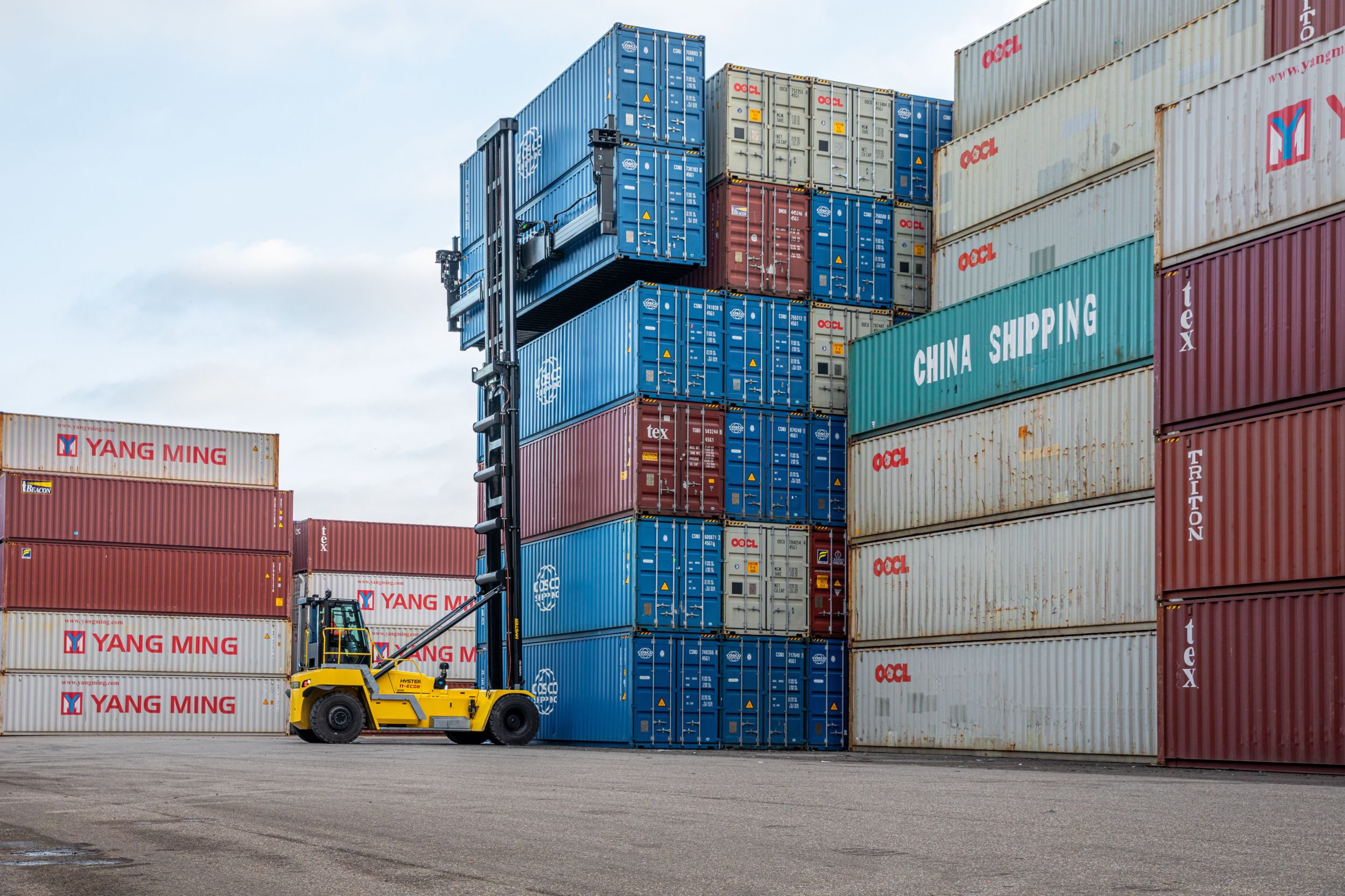 Elektrostapler für Leercontainer