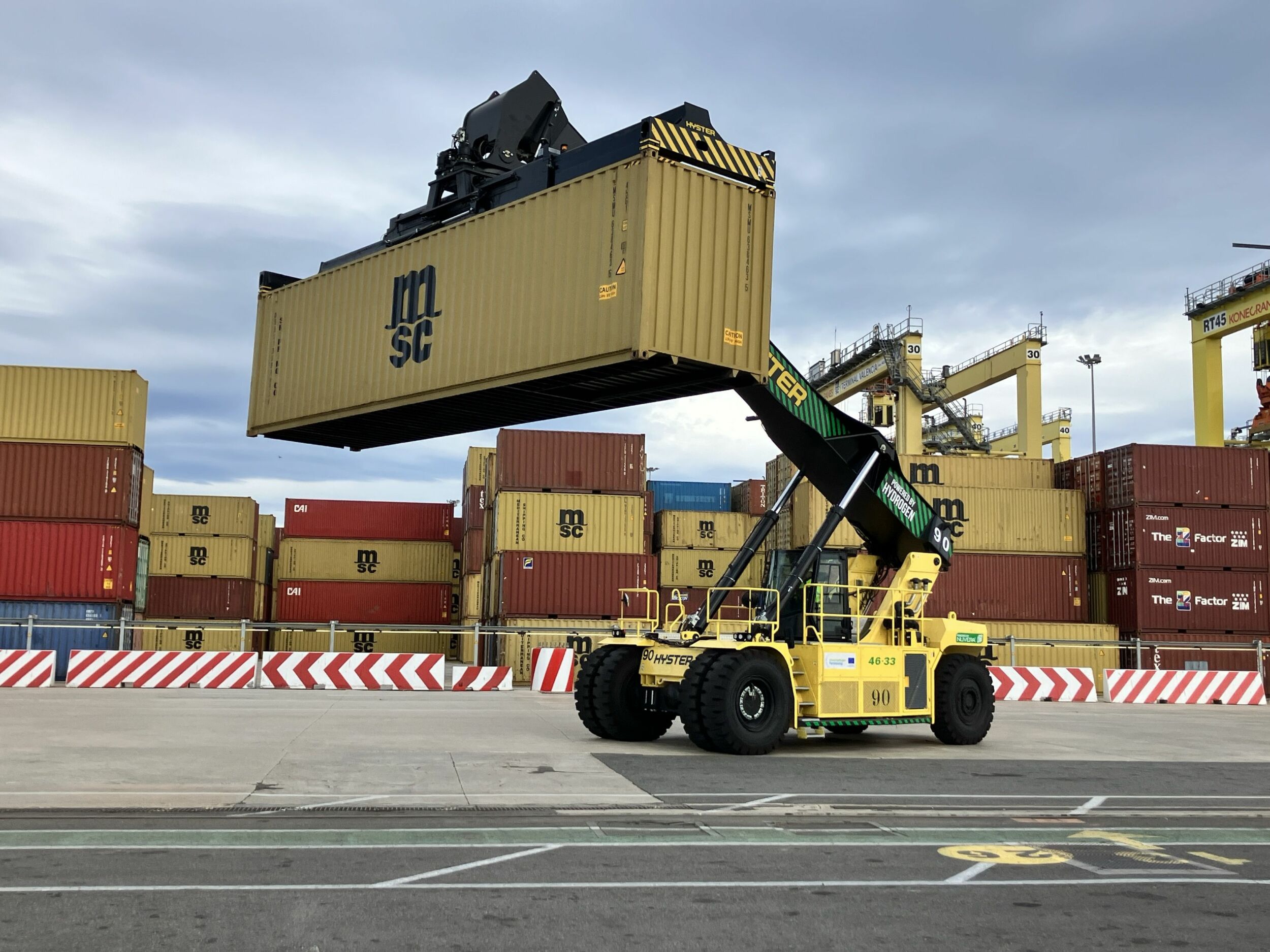 ReachStacker mit Brennstoffzelle