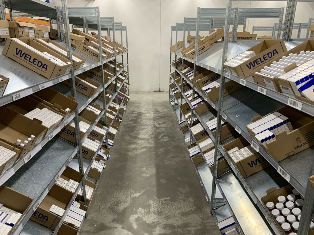 Am Weleda Produktionsstandort Arlesheim sorgt LFS von EPG dafür, dass die über 8.000 Kunden wie Apotheken, Drogerien und Krankenhäuser täglich zuverlässig beliefert werden.