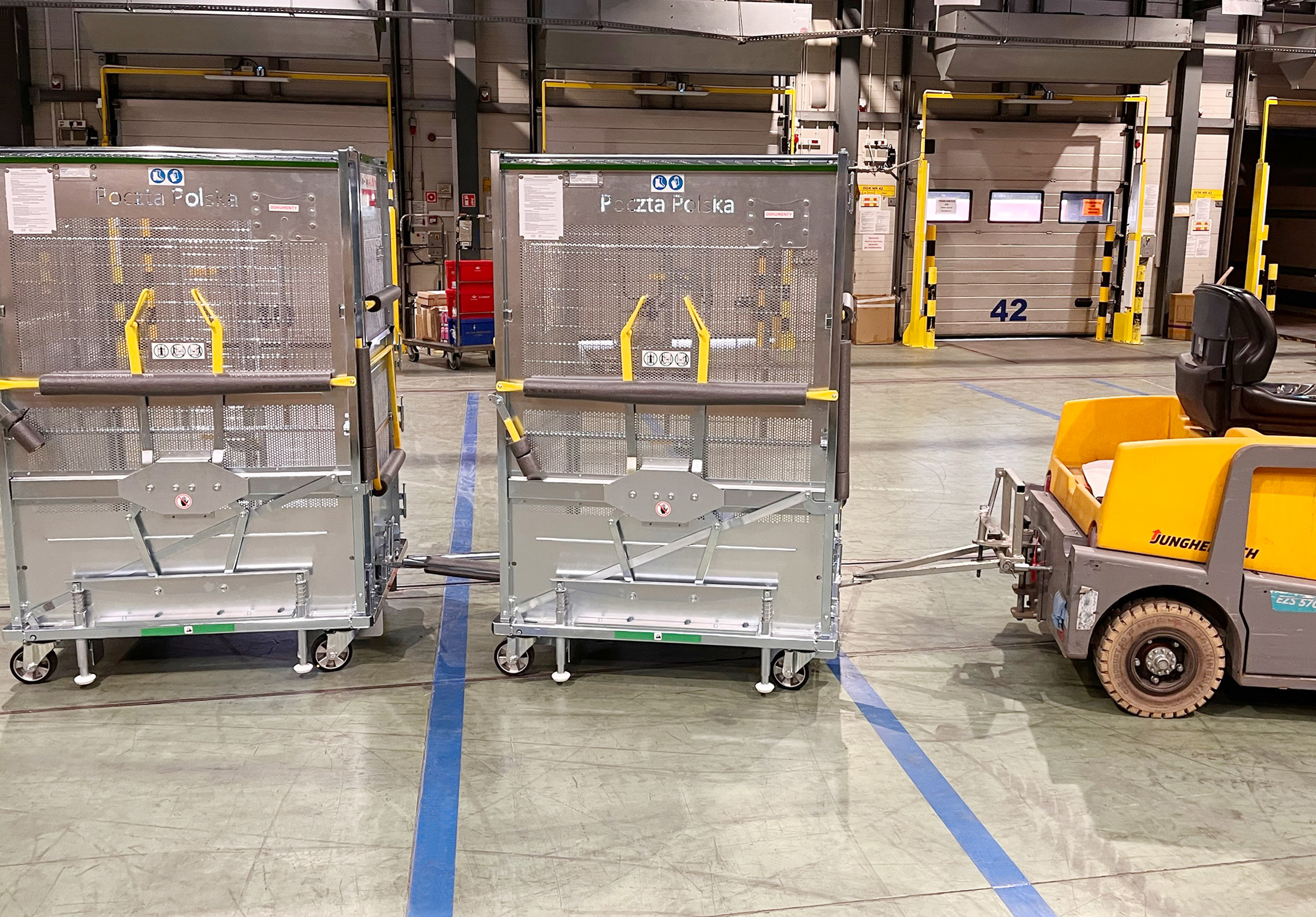 Individuell angefertigte Paketrollbehälter