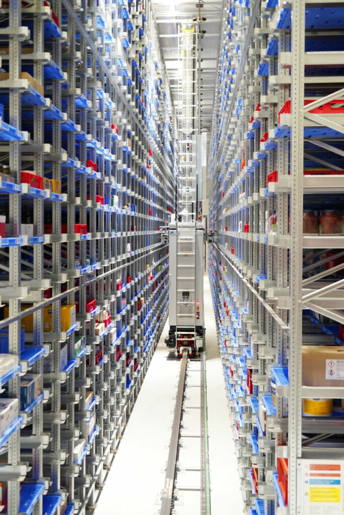 Automatisches TK-Kleinteilelager mit Regalbediengerät