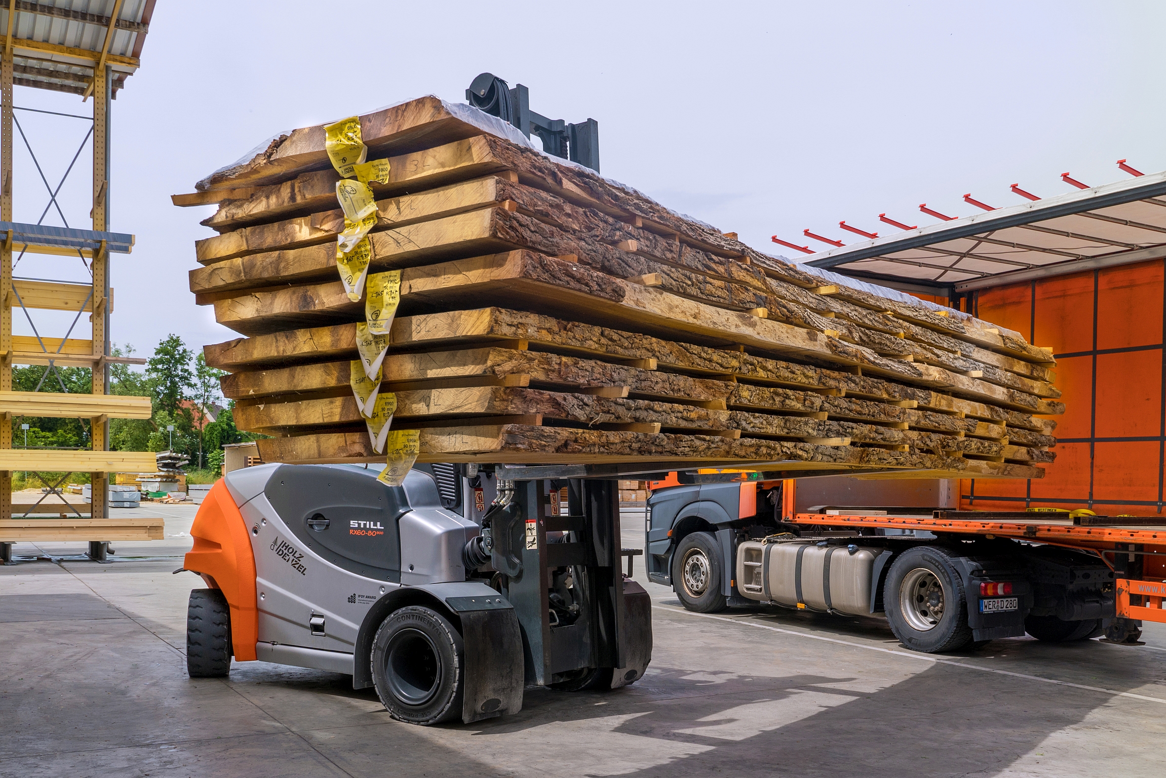 Holz-Denzel setzt auf Elektrogabelstapler