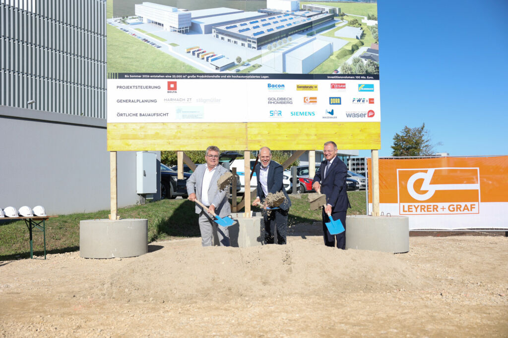 Paul Mahr, Bürgermeister der Stadtgemeinde Marchtrenk; Henry Puhl, CEO von TGW Logistics; Thomas Stelzer, oberösterreichischen Landeshauptmann (v.l.n.r.).