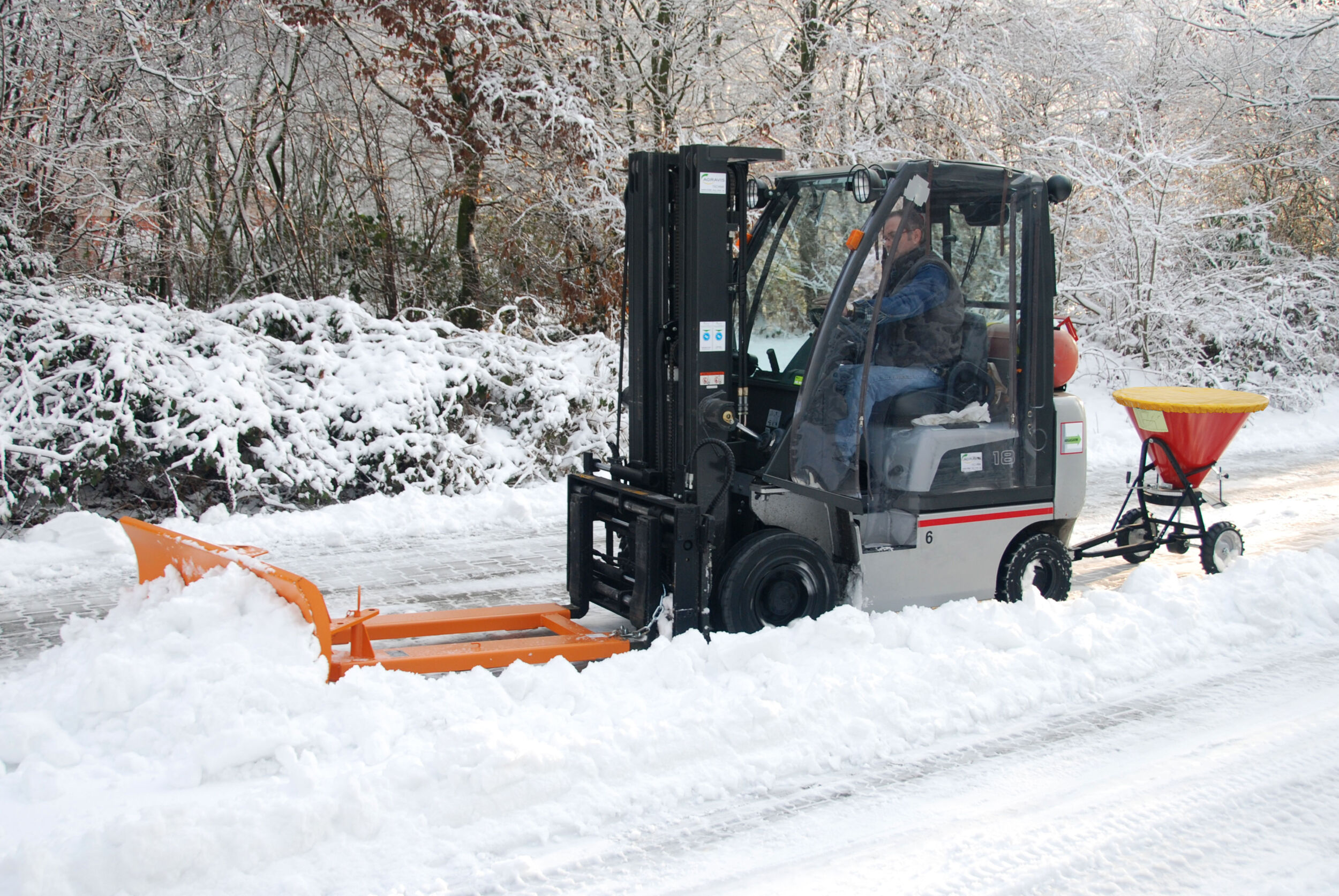 Winterdienst
mit dem Gabelstapler