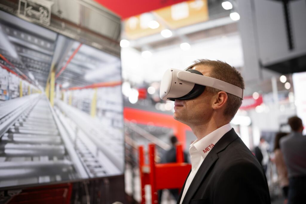 Bei Meta lassen sich Referenzprojekte per 360°-Brille entdecken.