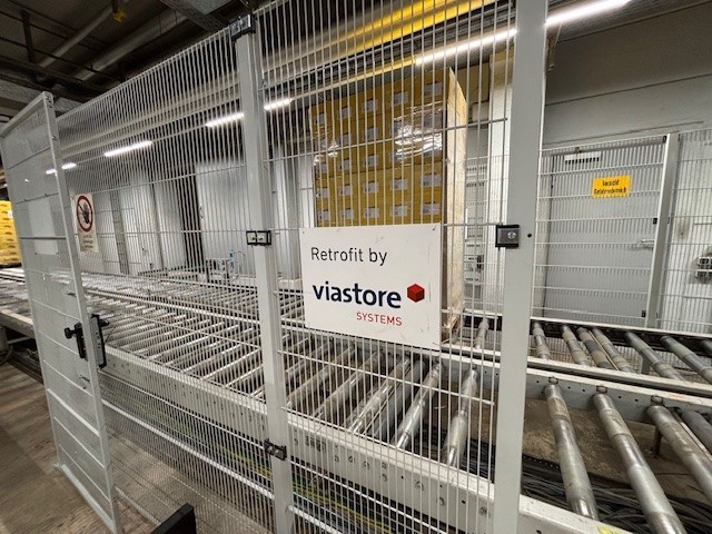 Retrofit durch viastore beim Logistikdienstleister Dachser am Standort Herne: Mitte November gingen die neue Fördertechniksteuerung und das neue Lagerverwaltungssystem viadat sowie das Anlagenmonitoring-Tool viavision live – und das im laufenden Betrieb.