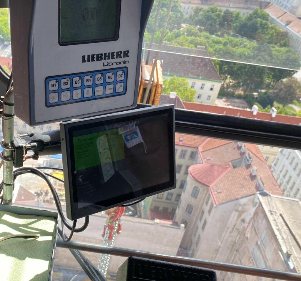 Die Echtzeit-Videodaten direkt in der Kabine erlauben es dem Kranführer, Entscheidungen schnell und fundiert zu treffen.