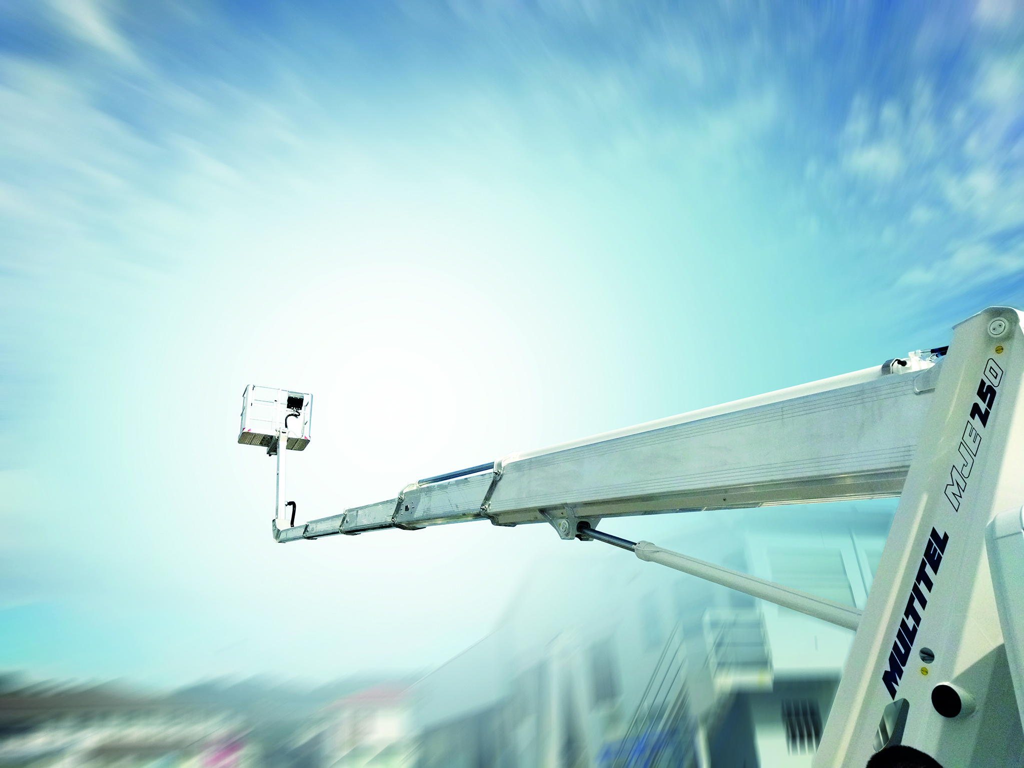 Multitel Pagliero ist auf Herstellung und Vertrieb hydraulischer, elektrischer und hybrider LKW- und Raupen-Arbeitsbühnen spezialisiert.