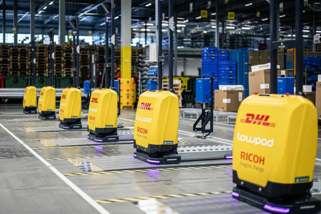 Wer heute in eine neue AMR-Flotte investiert, sollte sich bewusst machen, dass die Ladeinfrastruktur genauso entscheidend für den Erfolg ist wie die Auswahl der richtigen Fahrzeuge und Steuerungssysteme.