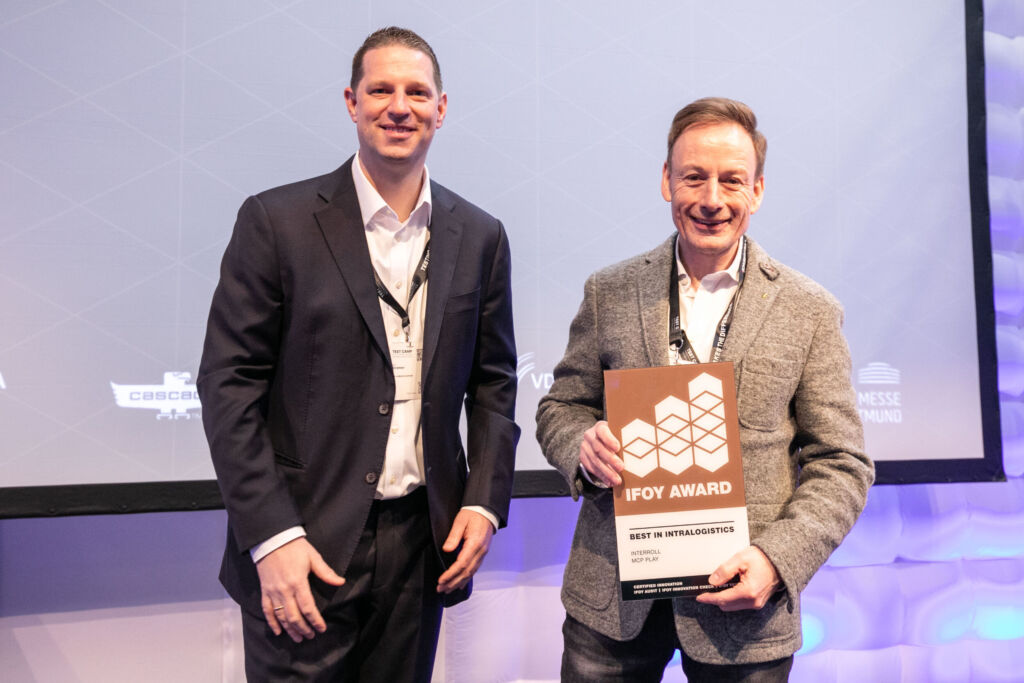 Jan Drömer, Vorsitzender des Fachverbands Fördertechnik und Intralogistik beim VDMA (l.) und Uwe Schildheuer, Director Digital Sales
Solutions bei Interroll (r.).