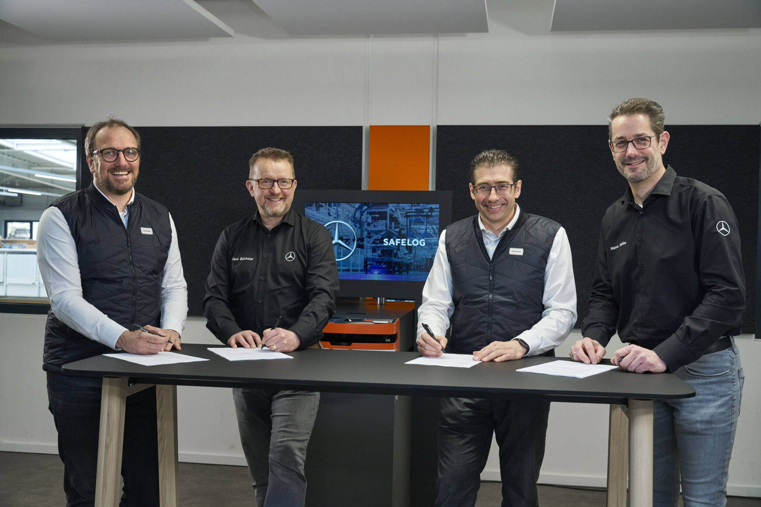 Mathias Behounek, Safelog; Klaus Bücheler, Mercedes-Benz, Michael Reicheicher, Safelog; Marcus Stoelken, Mercedes-Benz (v.l.n.r).