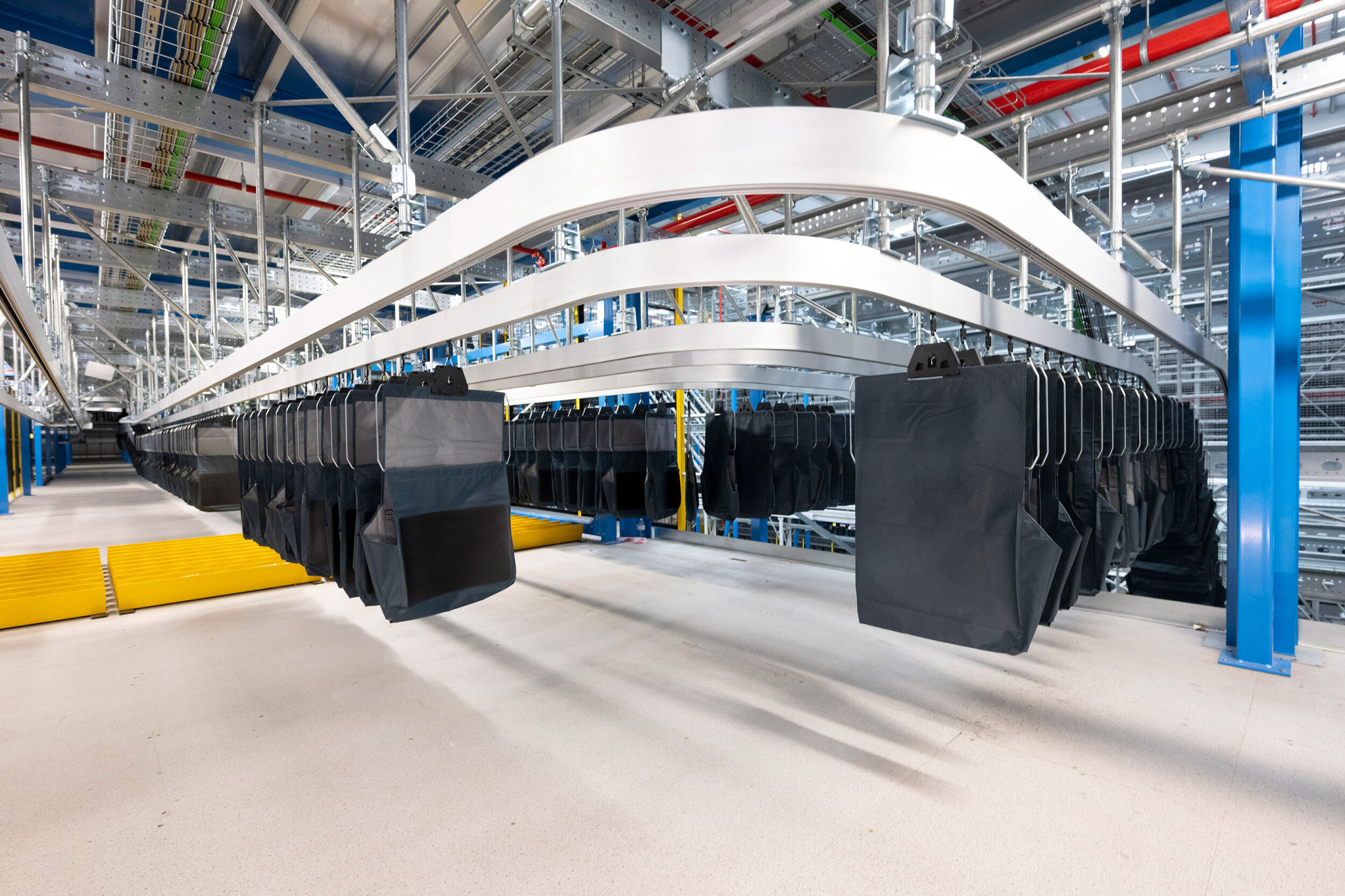 Multishuttle- und Taschensortiersystem