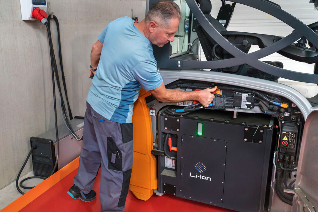 Das Still Batteriemanagementsystem schont die Batterien durch optimale Abstimmung und den Ausgleich von Belastungsspitzen. Lithium-Ionen-Batterien können eine bis zu doppelt so lange Lebensdauer wie Blei-Säure-Batterien erreichen.