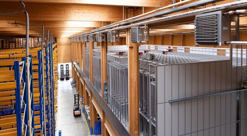 AutoStore® in ökologischem Holz-Gebäude