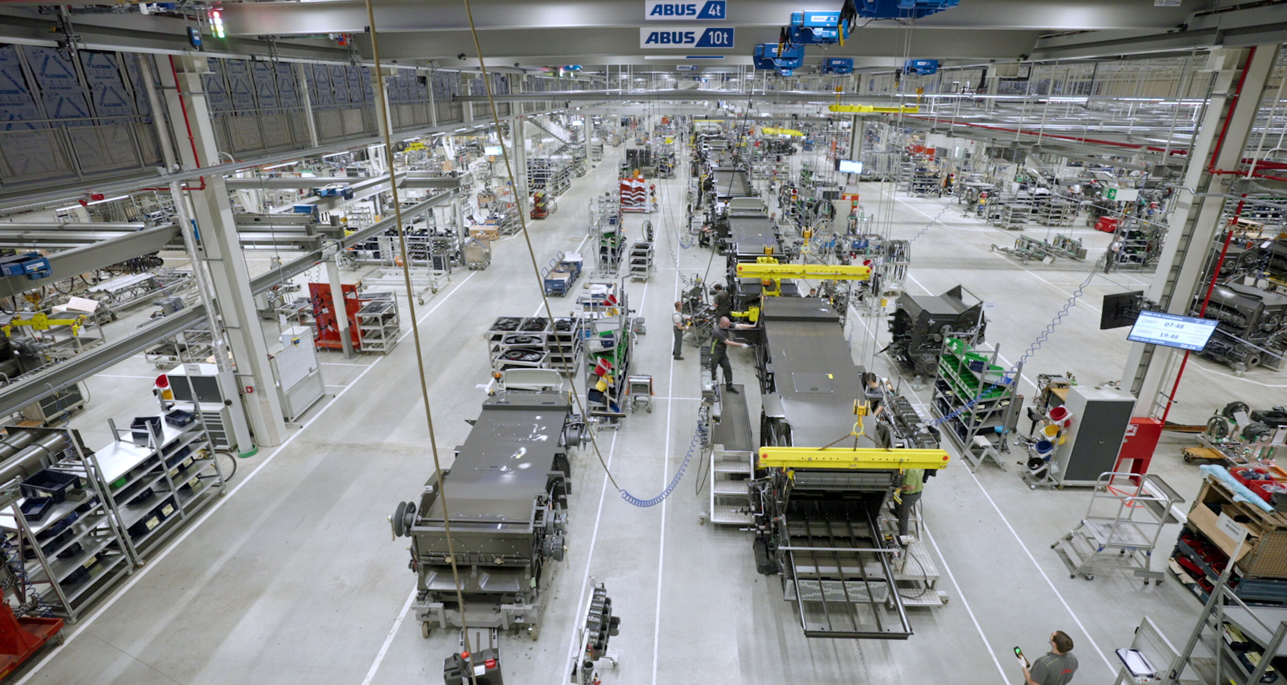 Um den Mitarbeitern Informationen zum verbleibenden Montagetakt zur Verfügung zu stellen, plante Claas die Integration einer Taktzeitanzeige.