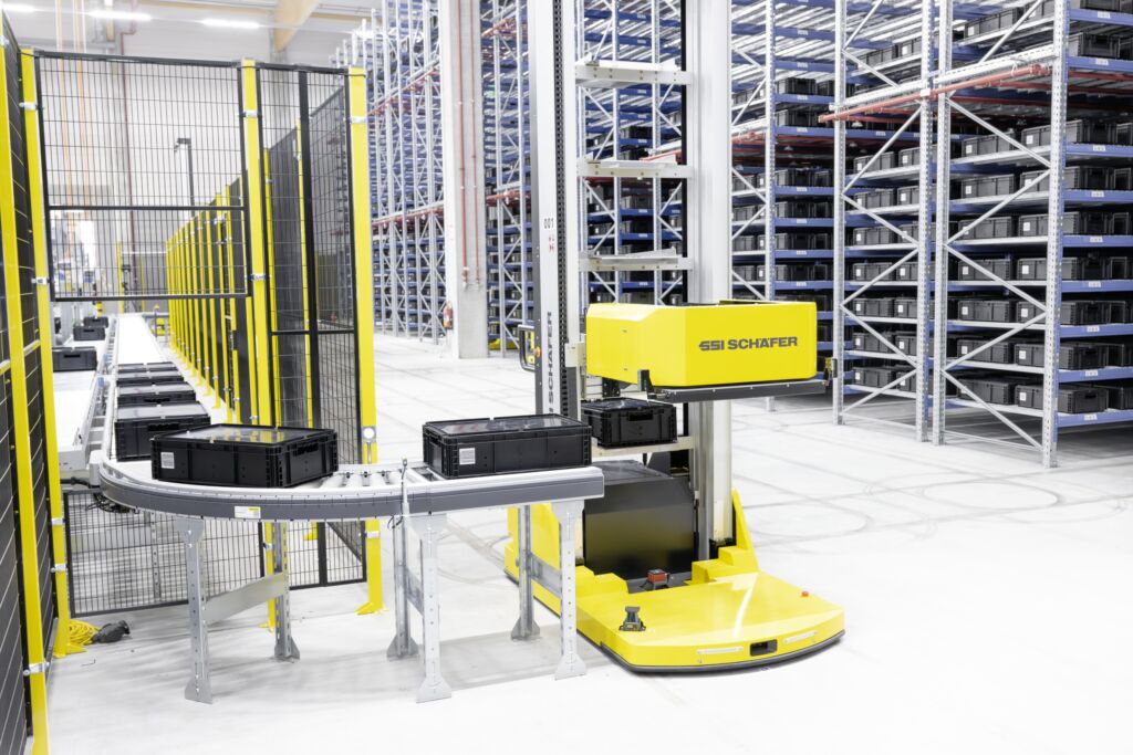 Sechs Rack Bots haben einen
freien Zugriff auf jeden der
insgesamt 45.000 Behälter.
Das System kann jederzeit
problemlos erweitert werden.