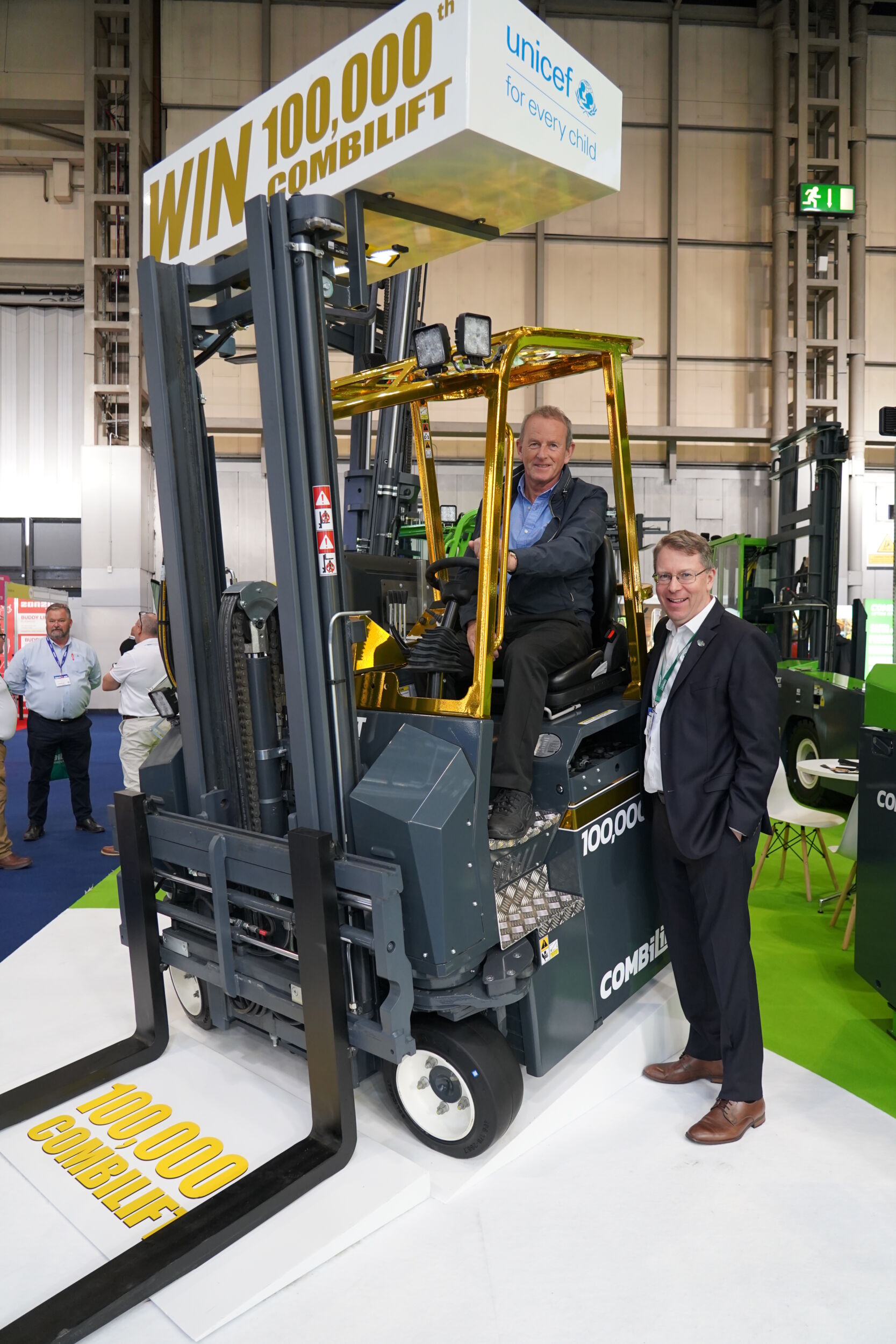 100.000ster Stapler auf Tournee