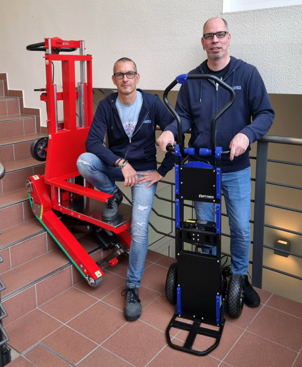 Sascha Achenbach (li.) und André Reimann (re.), Treppensteiger-Experten bei Karl H. Bartels.