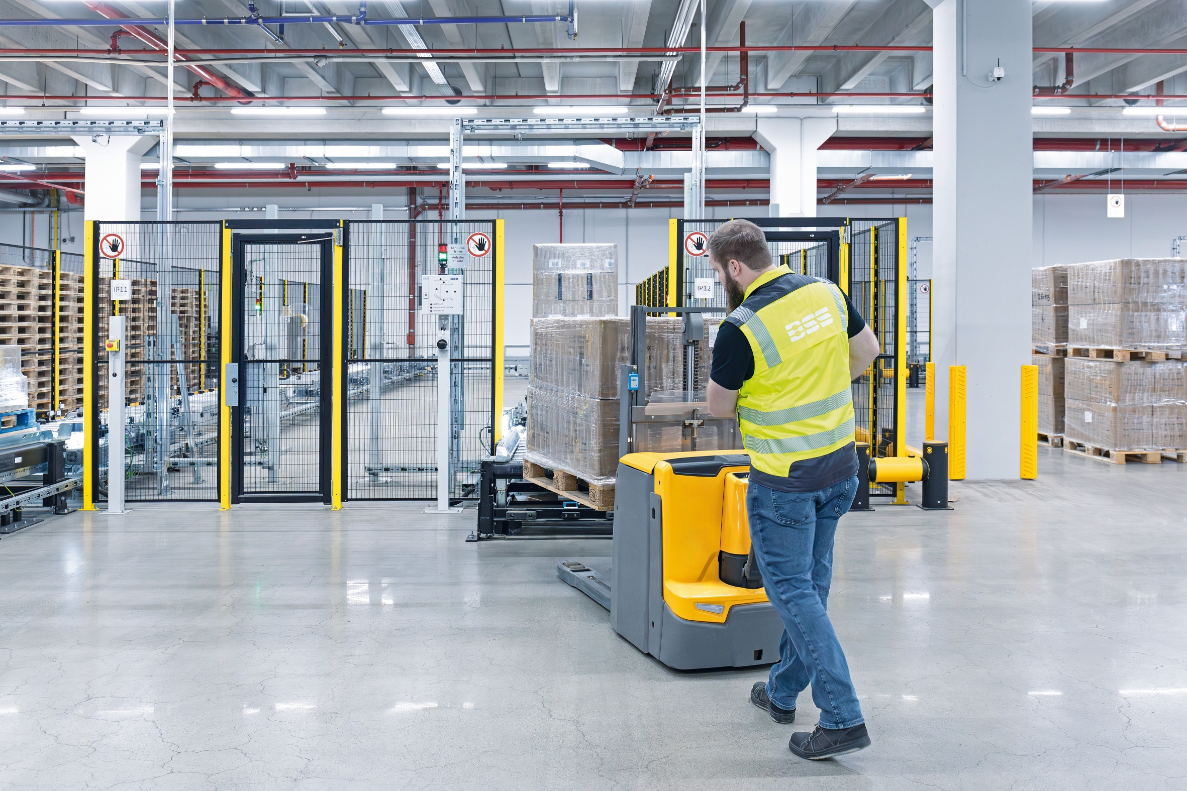 Die Waren von Rossmann werden auf unterschiedlichen Paletten geliefert, welche klassifiziert werden müssen.