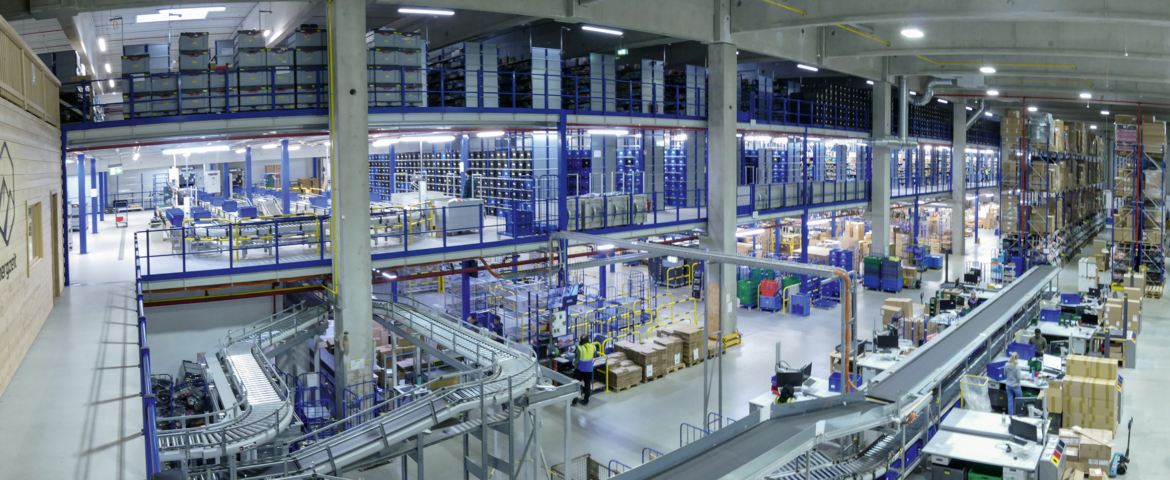 In der zuerst gebauten Logistikhalle befinden sich etliche Sonderpackplätze.