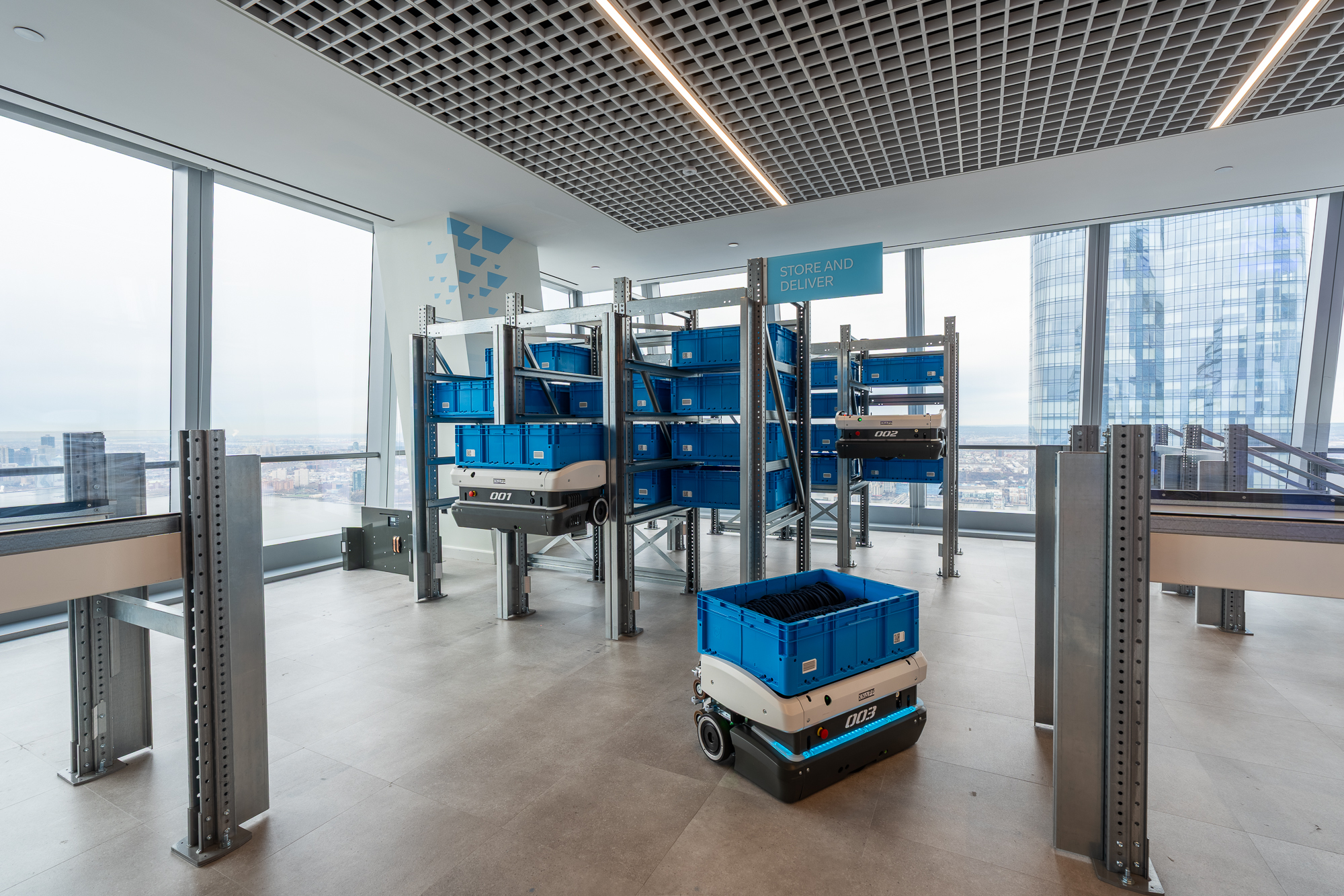 SAP Experience Center New York City eröffnet mit Knapp Aero Bot