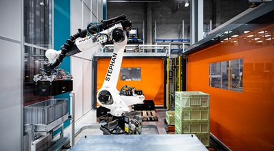 Erstes AutoStore®-System mit KLT-Pickroboterzelle