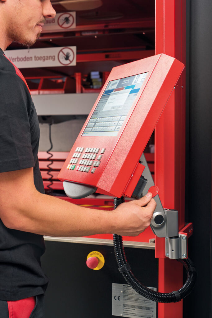Der Zugriff auf die Container erfolgt erst nach Identifikation per RFID-Tag.