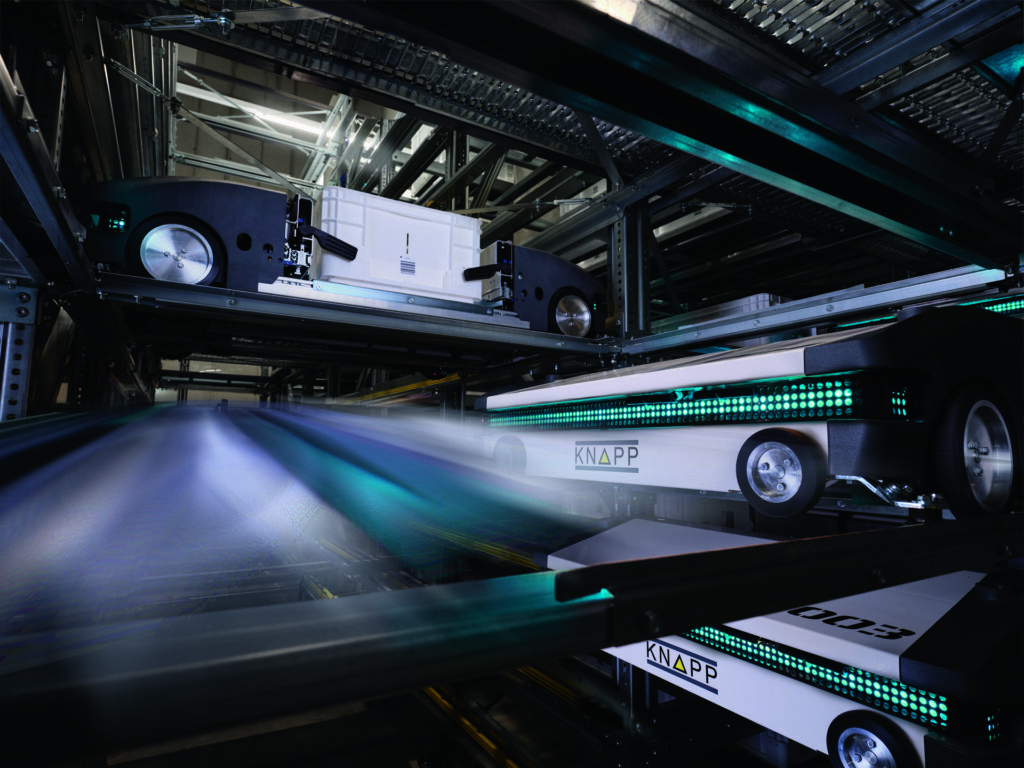 Das Evo Shuttle ist ein automatisches Kleinteilelager (AKL) für Behälter, Kartons und Trays mit Ladegut bis 50kg. Das Shuttle-Lagersystem ist die richtige Wahl für logistische Anwendungen, in denen höchste Leistung im Order Fulfillment und maximale Flexib