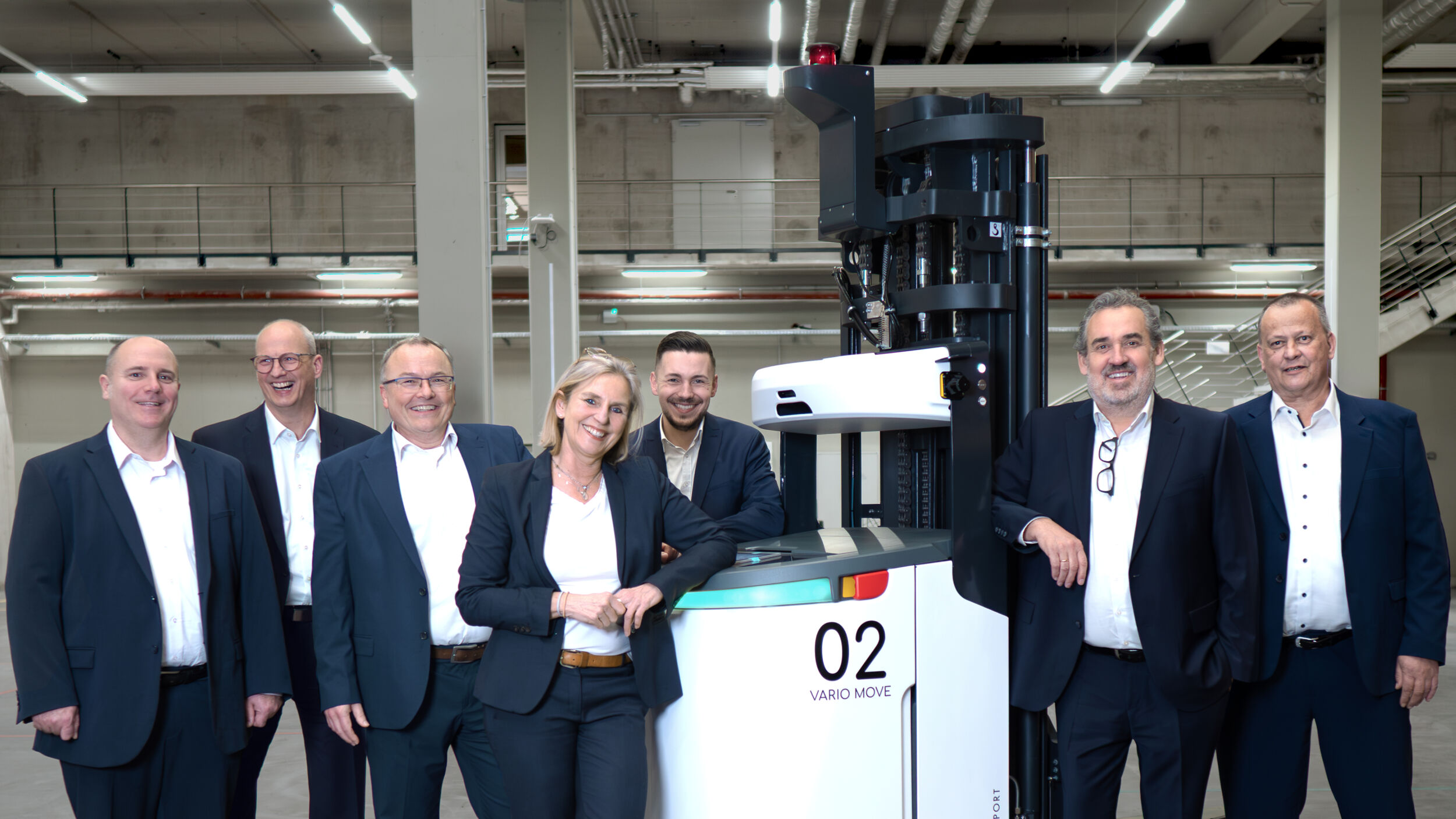 Mit langjähriger Expertise beraten die Ingenieure von EK Robotics rund um die Themen Transportrobotik und maßgeschneiderte Intralogistiklösungen.