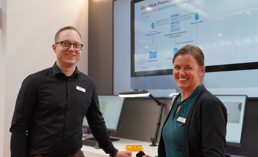 René Kessler, KI-Experte bei Abat (l.) und Anika Madaus, Mitglied der Geschäftsleitung bei Abat (r.).