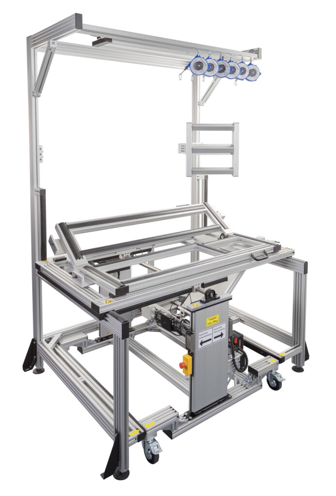 Arbeitsplatzsysteme von RK Rose+Krieger zeichnen sich durch eine hohe Variabilit&auml;t aus; diese Variante des RK Easymount fungiert sowohl als Transportwagen als auch als Montagestation.