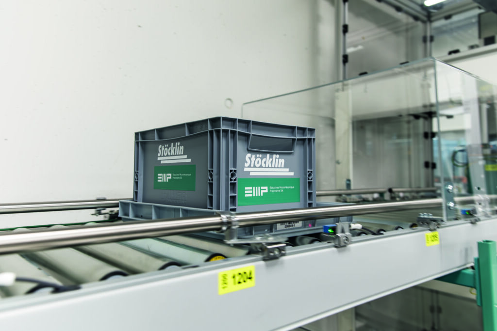 Bei der Gestaltung einer Lösung, die Behälter unterschiedlicher Abmessungen und Gewichte bewegen und die Teileanzahl je Box automatisch optimieren kann, erwies sich Stöcklin als Partner der Wahl.