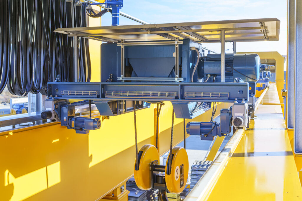 Zwei Hubwerke der DH-Serie mit jeweils 20t Tragfähigkeit ermöglichen das synchrone Handhaben von schweren oder besonders großen Lasten.