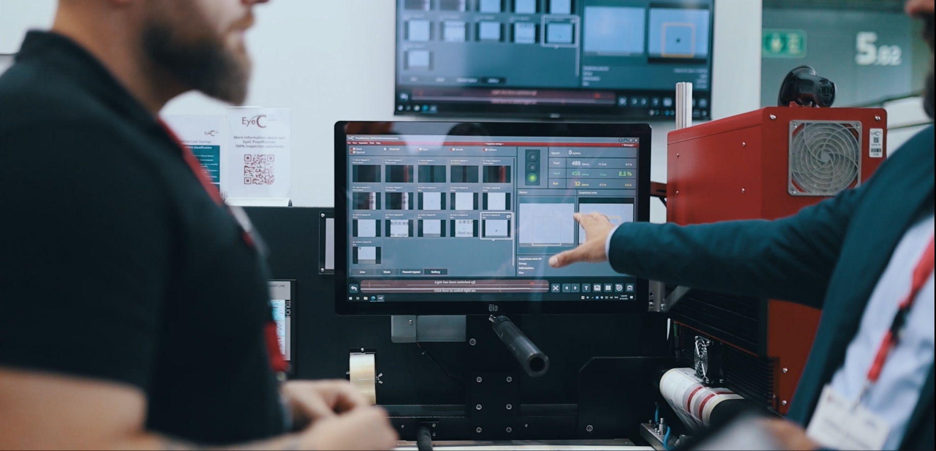 Der EyeC Proofiler Graphic Connect vergleicht druckfertige Dateien automatisch mit freigegebenen Druckvorlagen.