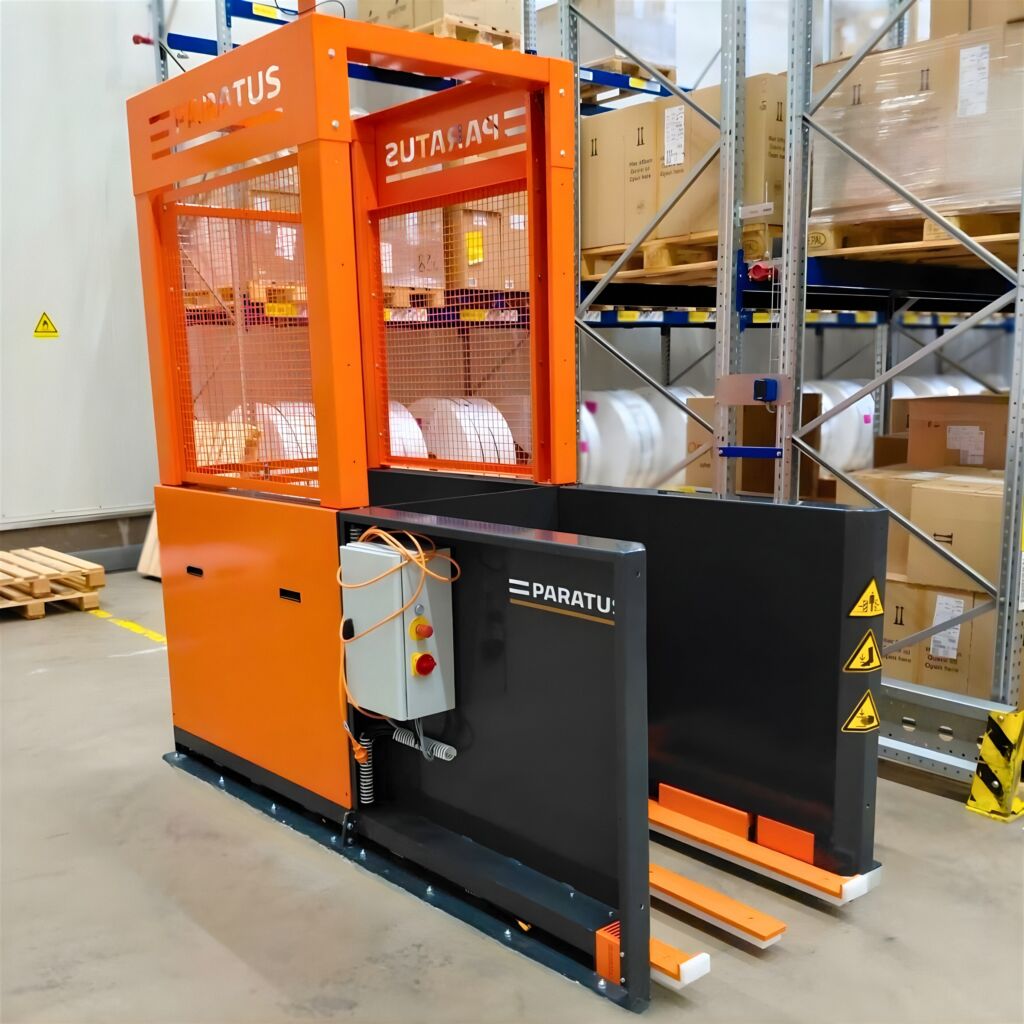 Der Palettenwechsler von SW-Paratus arbeitet rein horizontal, sodass die Gebinde stabil und sicher auf der Palette verbleiben.