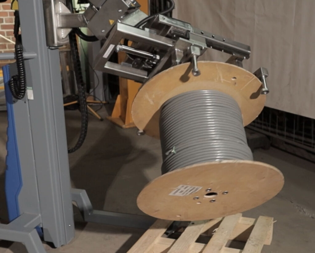 Die Kabeltrommel ist ±90° drehbar