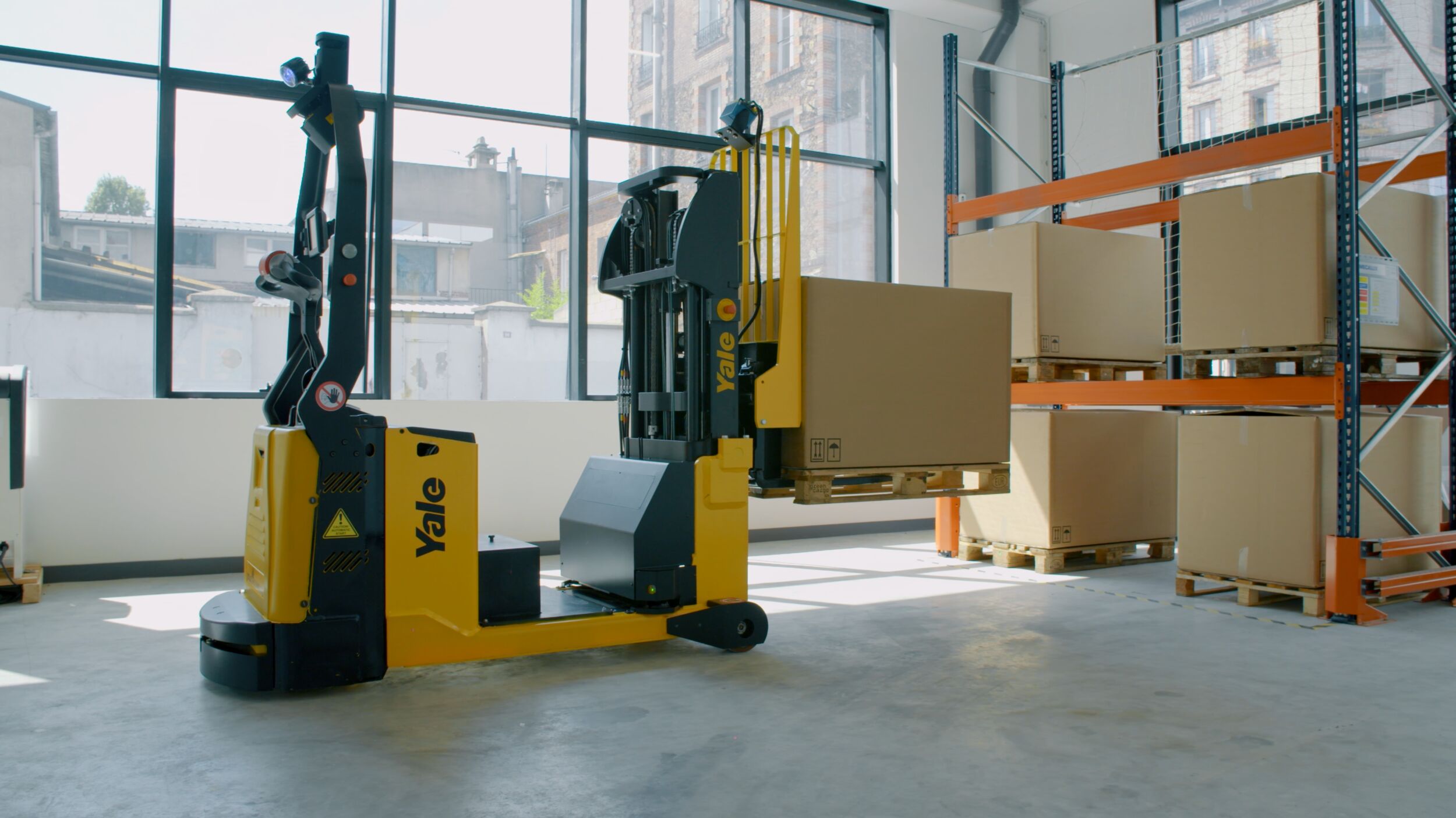 Fahrerlose Transportsysteme (FTS) und autonome mobile Roboter (AMR) versprechen eine Rationalisierung der Arbeitsabläufe bei höherer Präzision und einen Betrieb rund um die Uhr ohne menschliches Eingreifen.