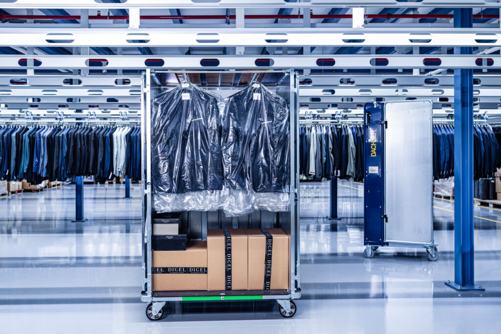 Durchgängig nachverfolgbar entlang der Lieferkette: Dachser trackt die Retail Box mit der Logistikbude.