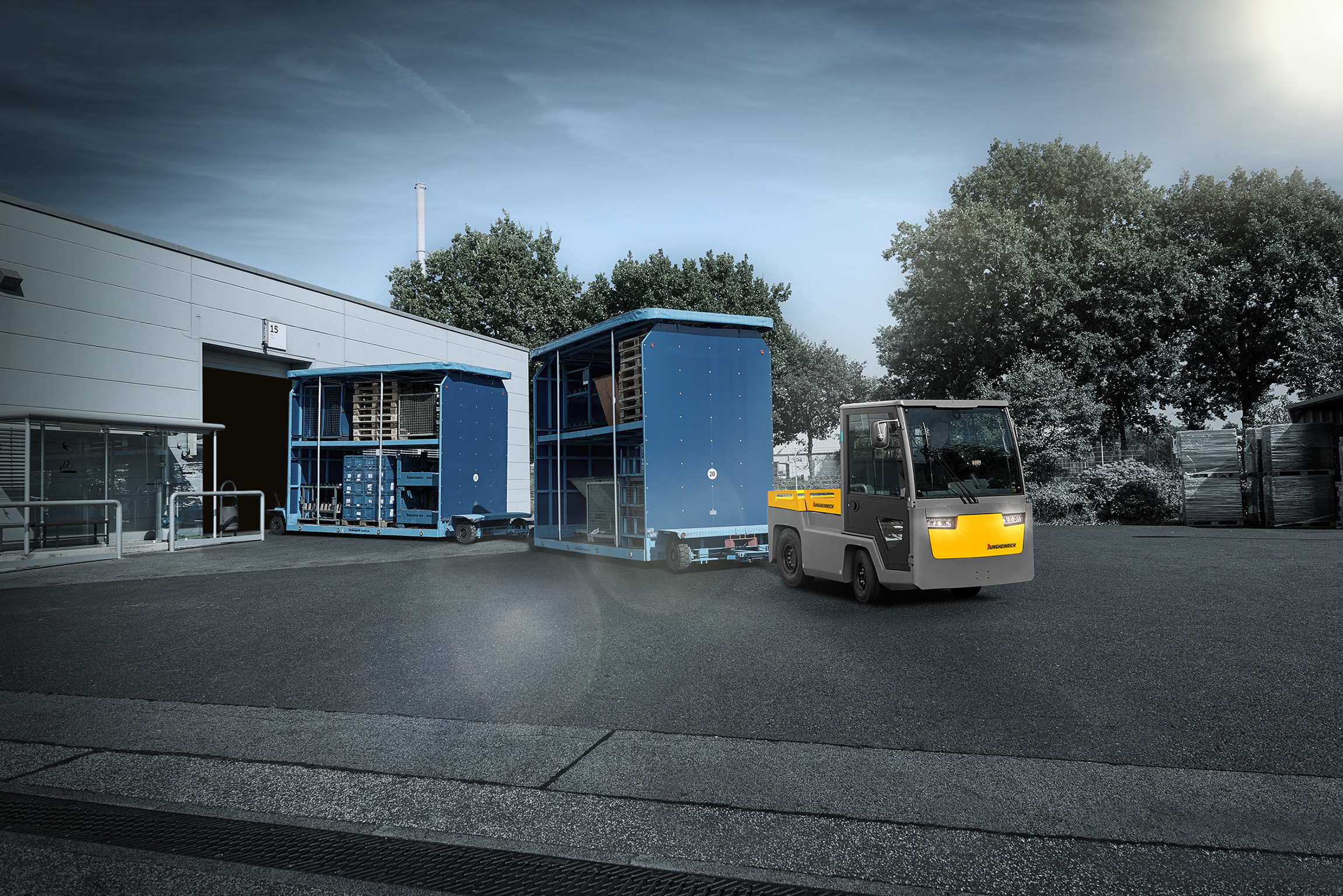 Mit einer maximalen Zugleistung bis 28.000kg ist der Hochleistungsschlepper EZS 7280 von Jungheinrich eine gute Wahl für den Transport schwerer Lasten.