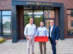 Robert W. Friemel, Senior Manager Unternehmensentwicklung bei Westfleisch, Fabian Bahnsen, Head of Sales bei Loopario, und Christian Neekamp, Geschäftsführer von Wetralog (v.l.n.r.)