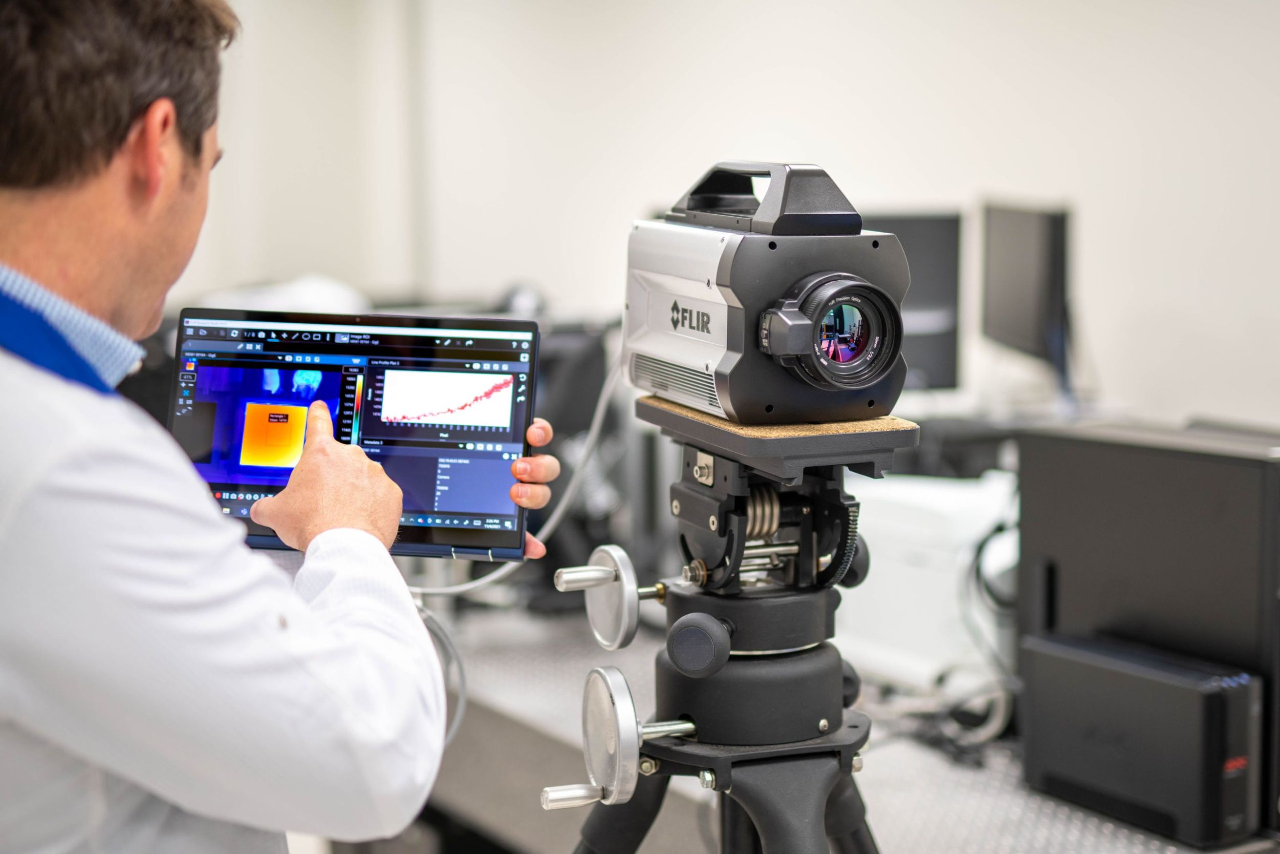 Highspeed Thermal Imaging Cameras for MWIR and LWIR inVISION NEWS