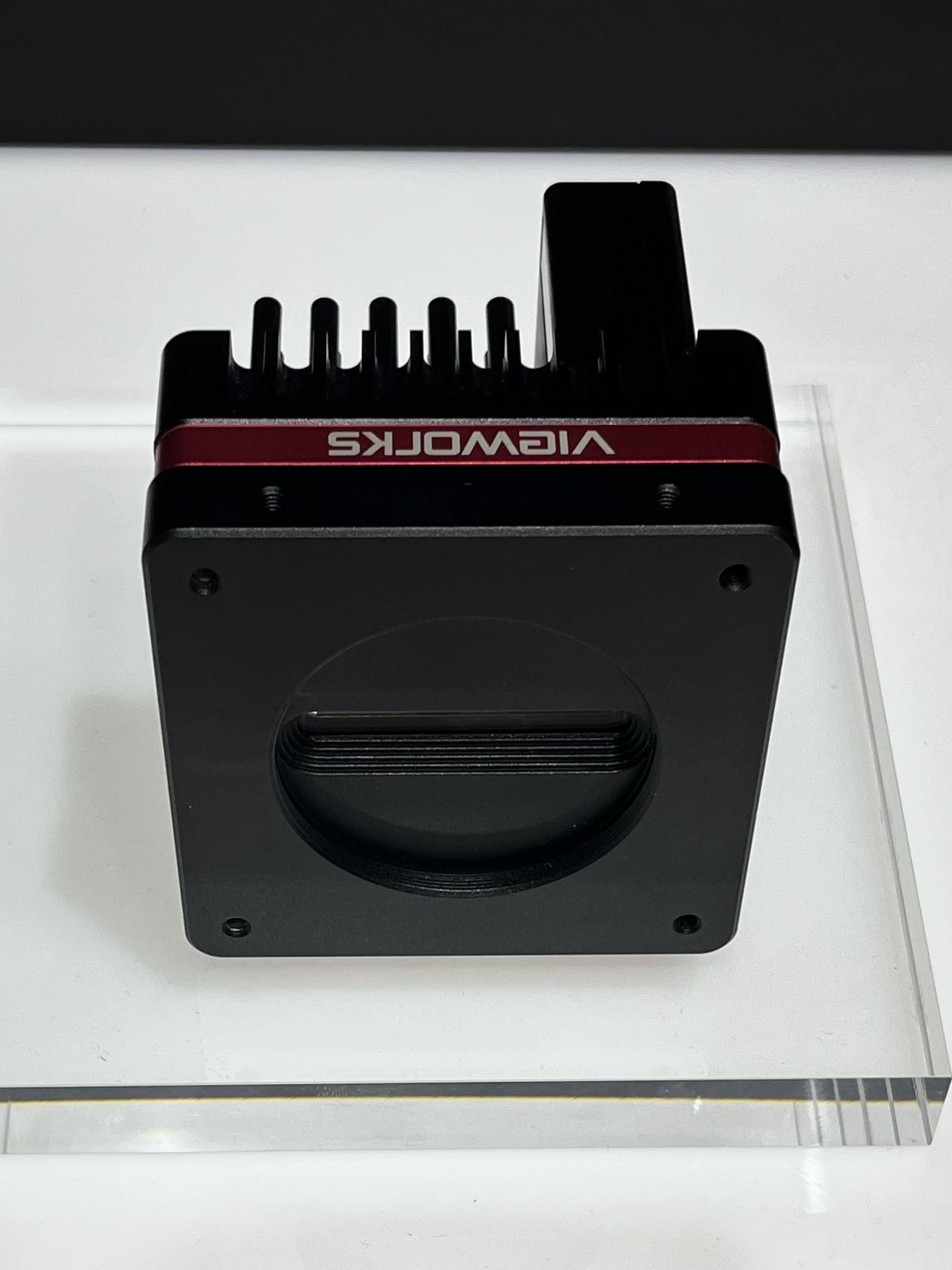 9K TDI Camera with Charge-domain BSI Sensor